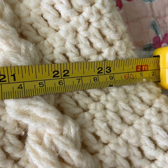 Beautiful Cream Handmade Cable Crochet Knit Poncho Button Front Sz Medium - Picture 7 of 11